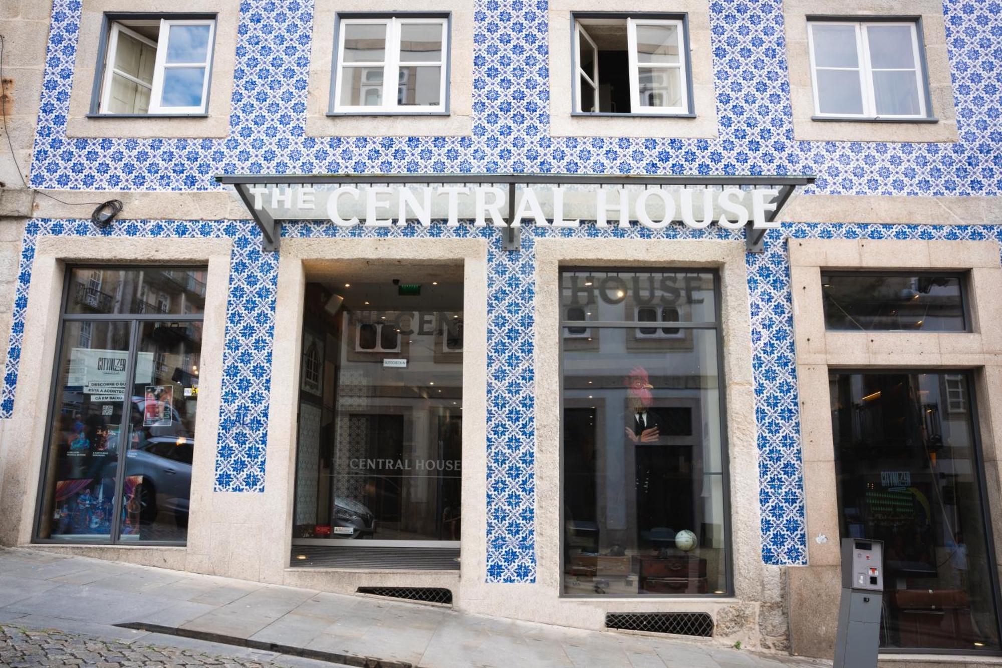 The Central House Porto Ribeira — Foto’s 1